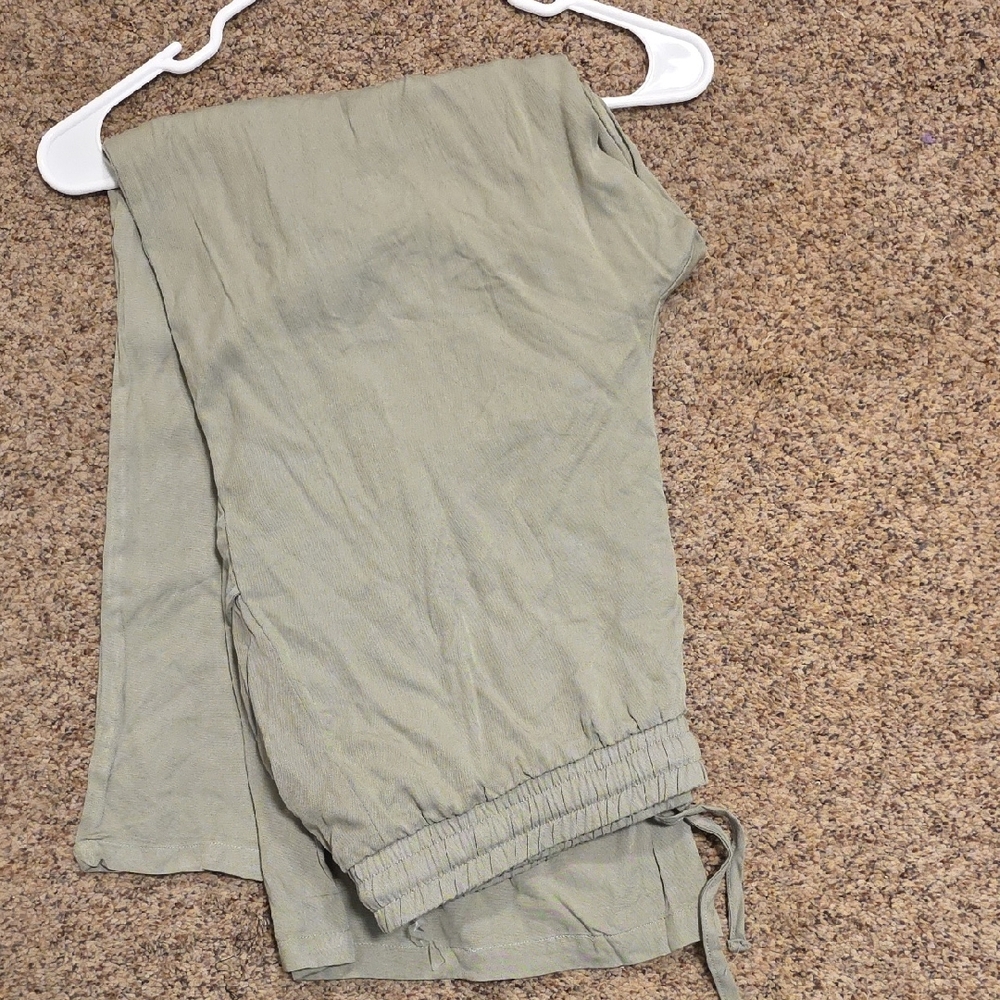 Women's Wide Leg Pants in Light Green